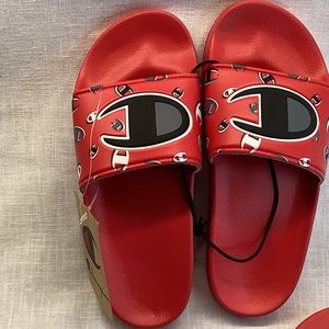 CHAMPION IPO 3PEAT YOUTH KID’S SLIDES SANDALS. COLOR: SCARLET